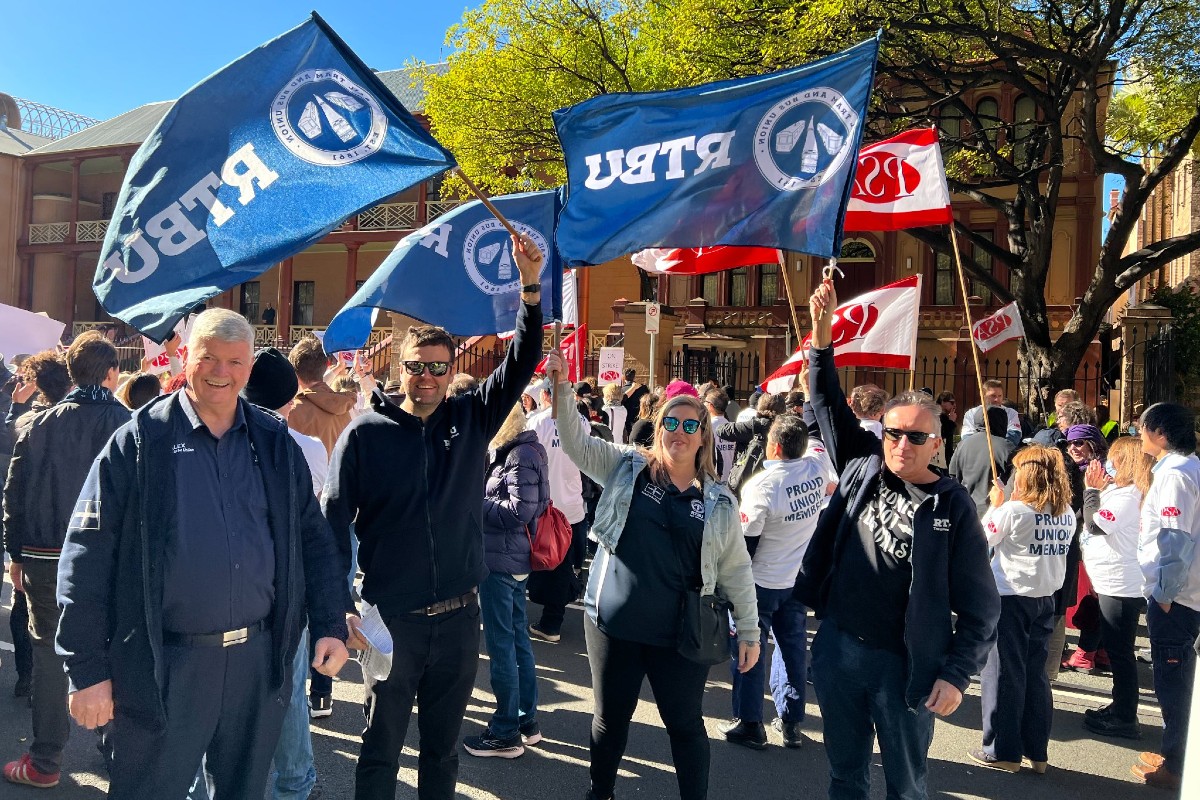 Greens MP speaks against ‘arrogant union busting’ during week of strikes