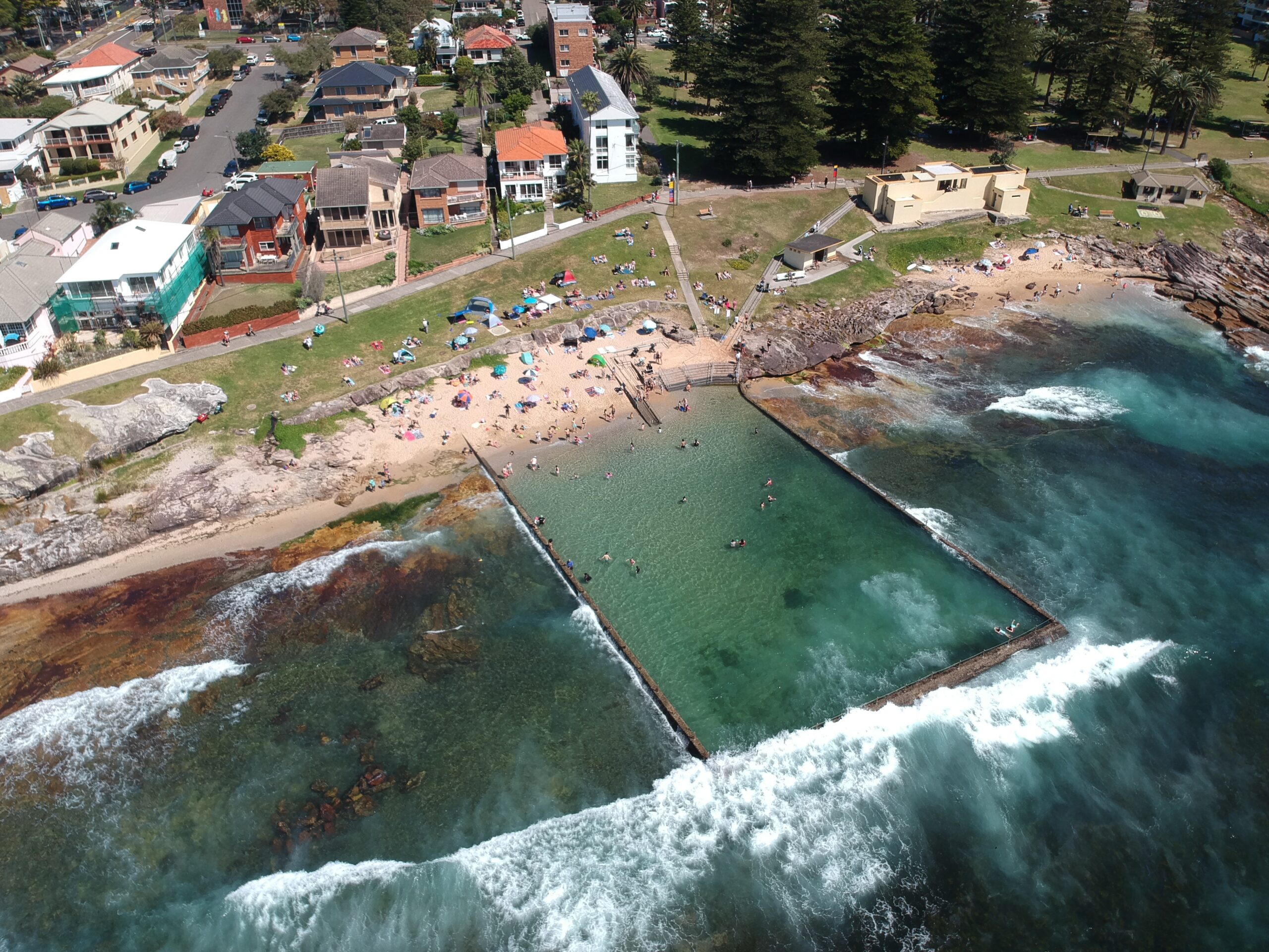 Man dies at Cronulla in triple rescue on popular beach