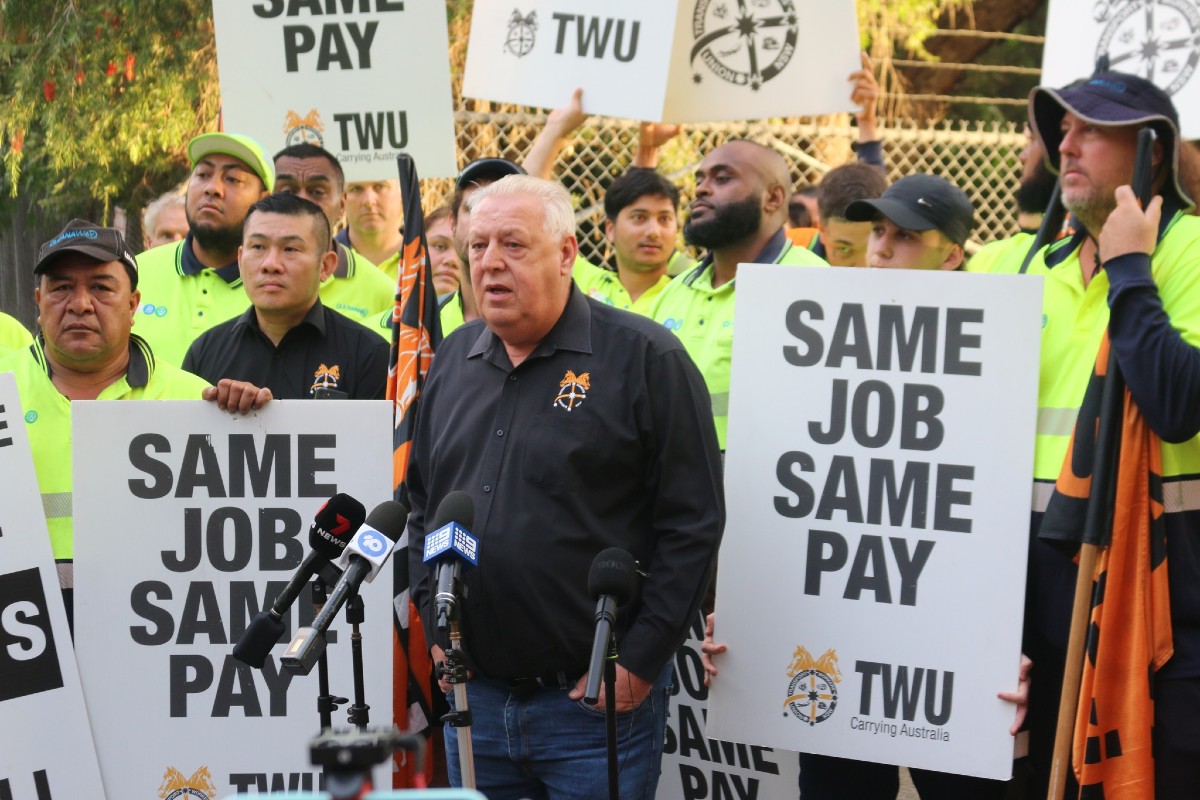 Sydney waste workers continue to strike as rubbish piles up