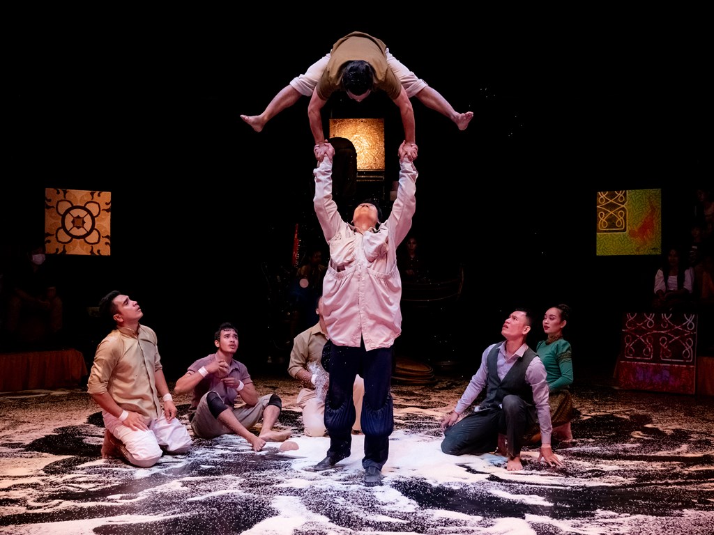 White Gold – Cambodian circus