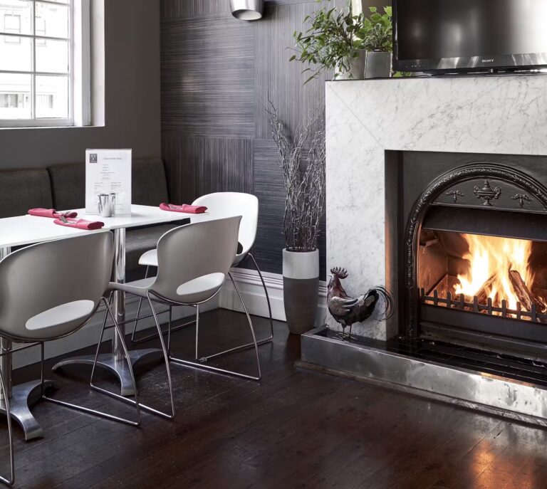 cafe w fireplace 768x687