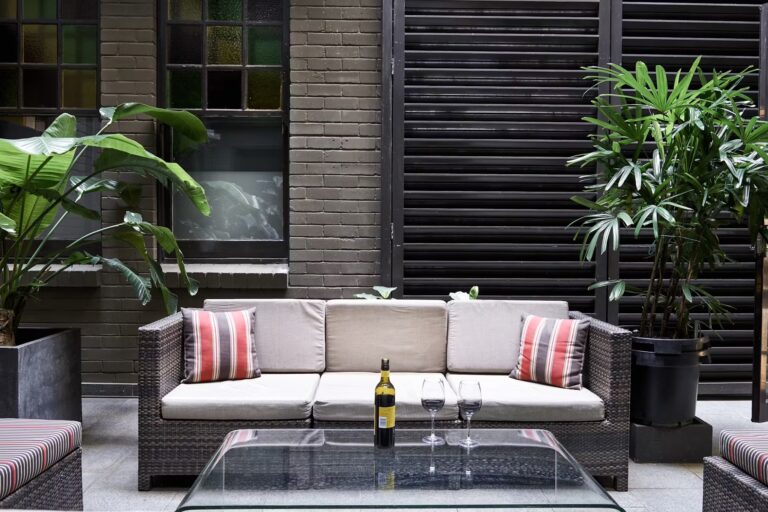 couch at foyer boutique hotel sydney the vulcan.jpg 1 768x512