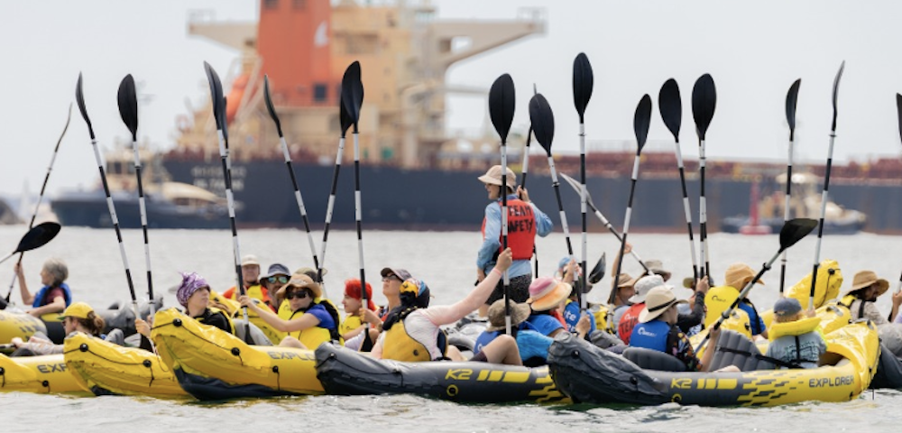 Protesters Paddle Into Sydney Harbour To Prepare For Blockade