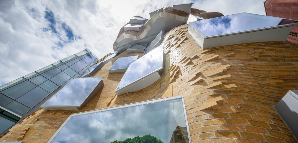 Frank Gehry, Giant of Modern Architecture Behind Sydney’s ‘Paper Bag’, Dies At 96