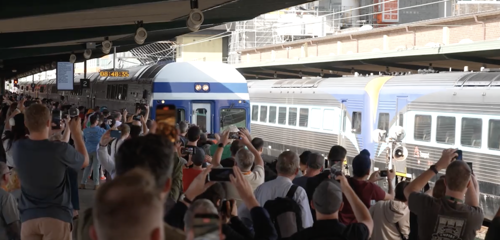 Final V-Set Train Farewelled After More Than 50 Years Of Service