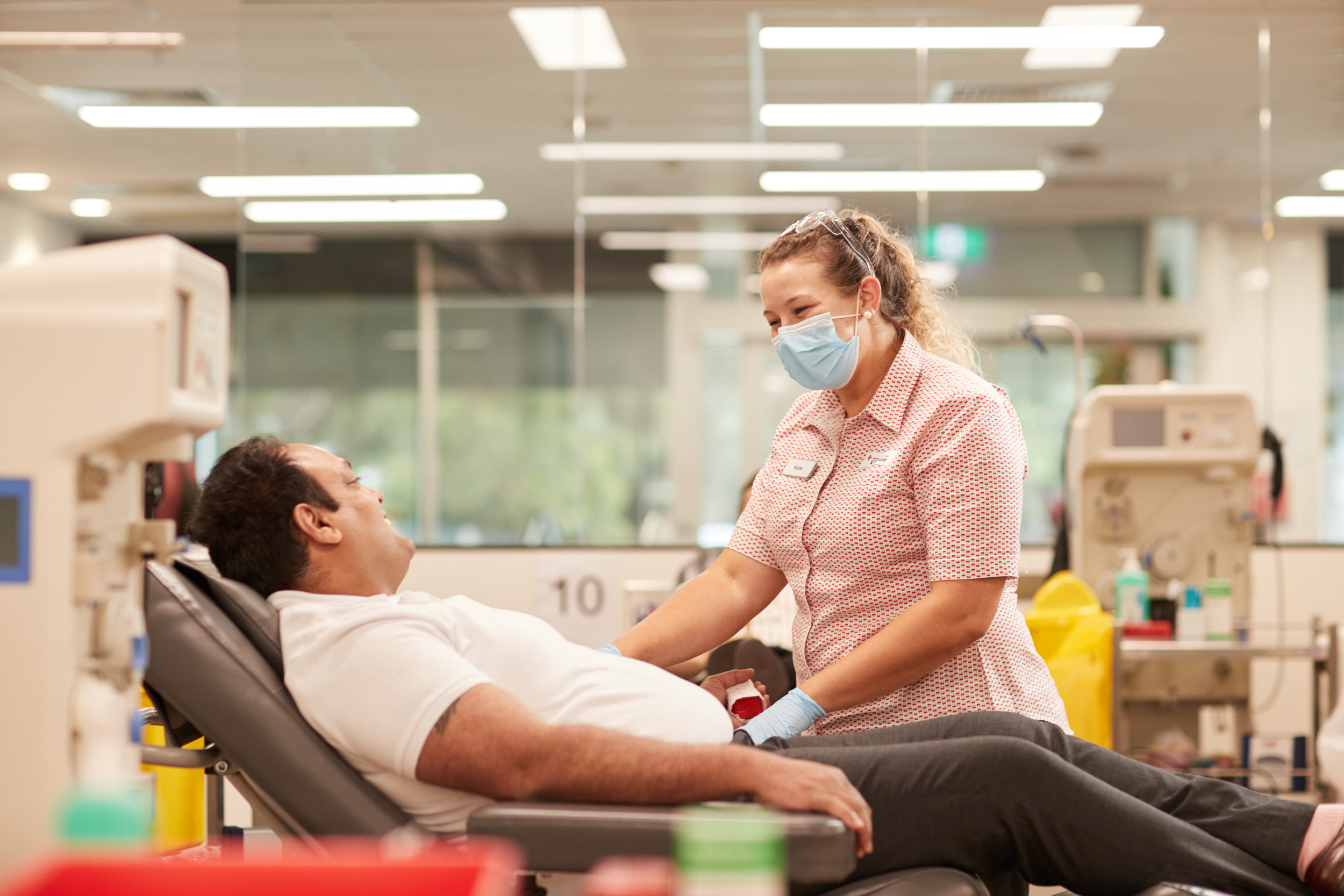 Pop-up blood donation service hits Bondi this December to defy “bailer boom”