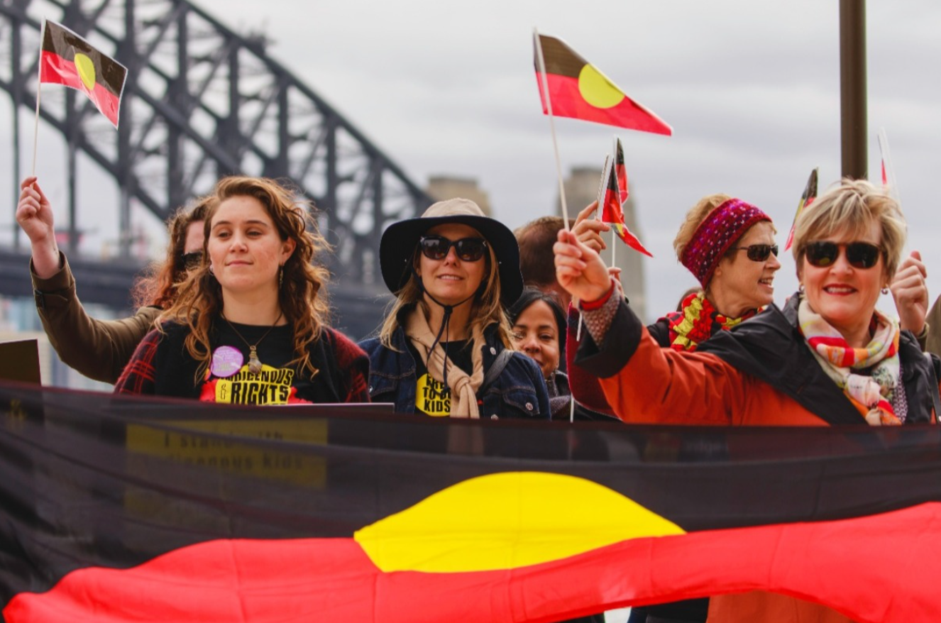 Petition for permanent Aboriginal flag on Harbour Bridge gathers momentum after Australia Day