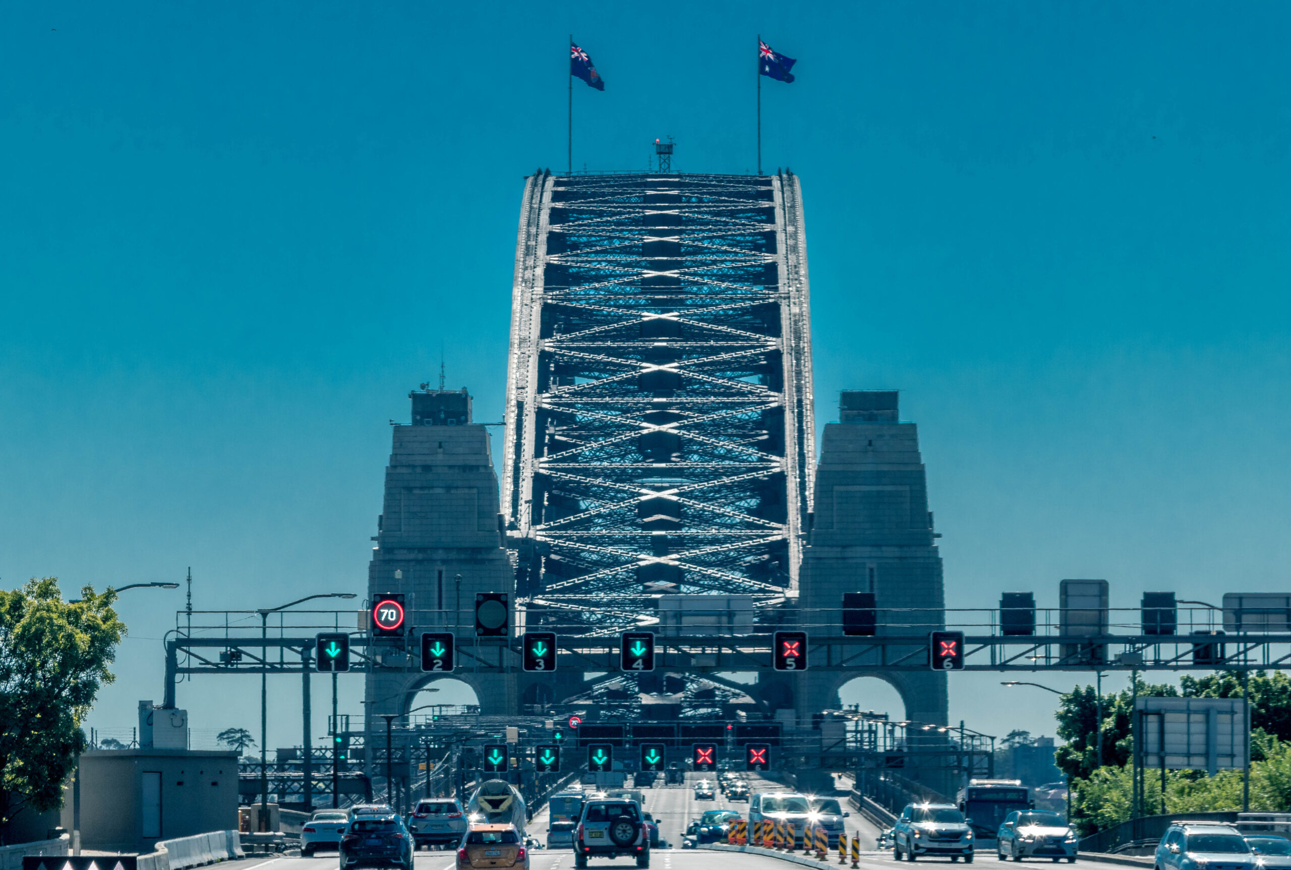 Sydney Harbour Bridge partially closed after major police operation on Friday morning