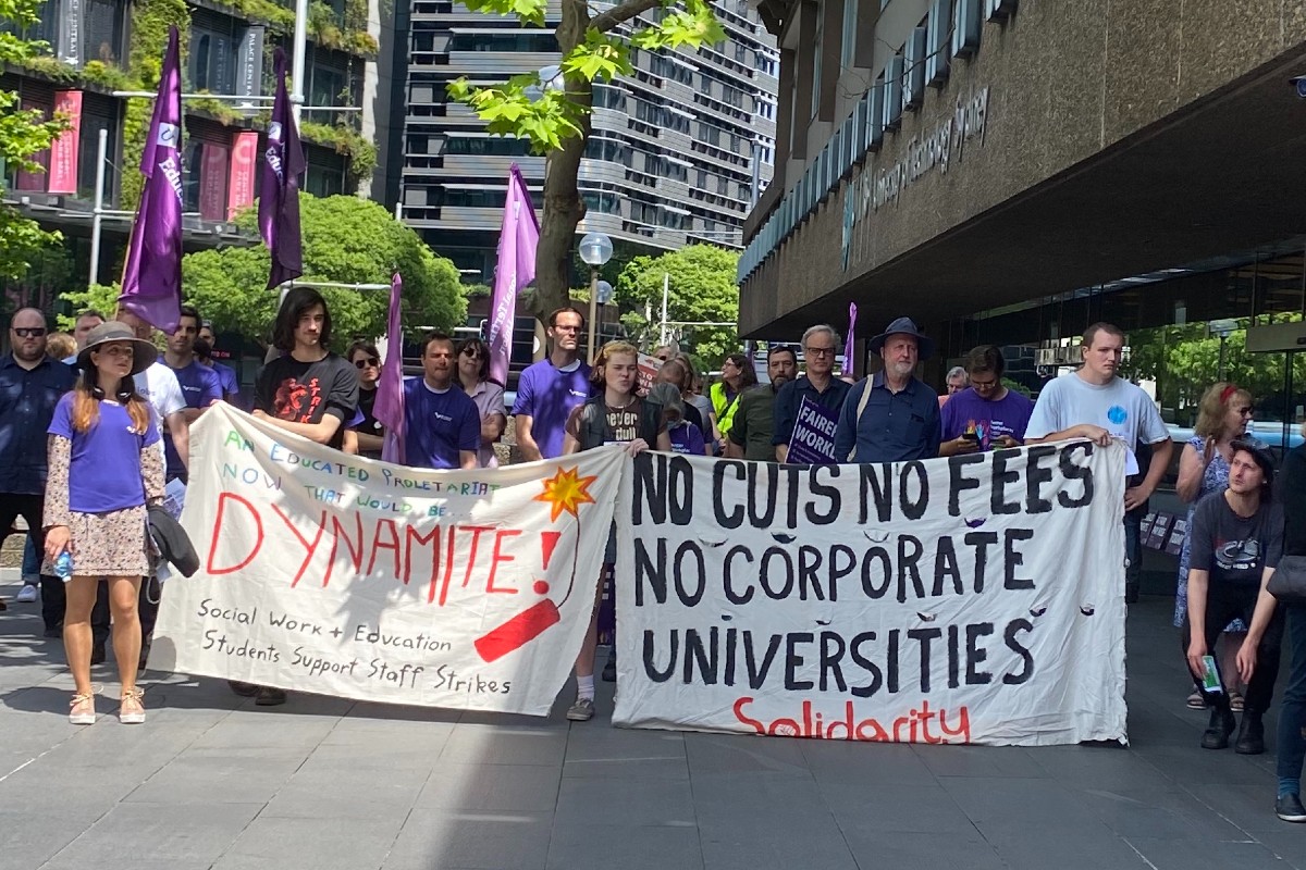 UTS students paying for ‘YouTube degrees’ as staff continue fight for fair work