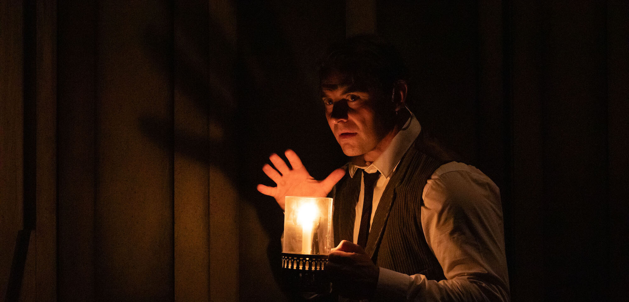 ‘The Woman In Black’: Gripping, thrilling theatre